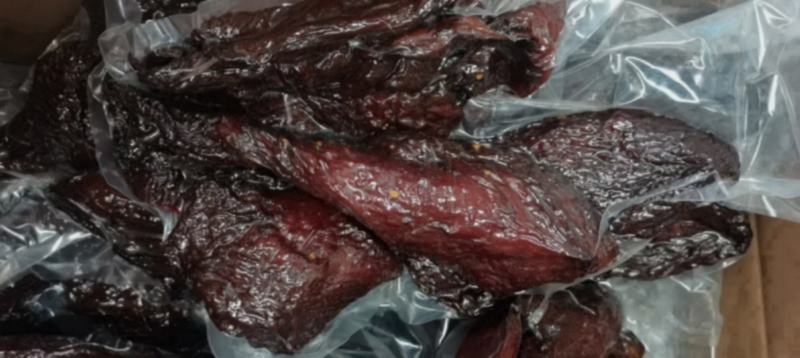 麻辣五香大块肉，风干牛肉干。厂家一手货源。。。