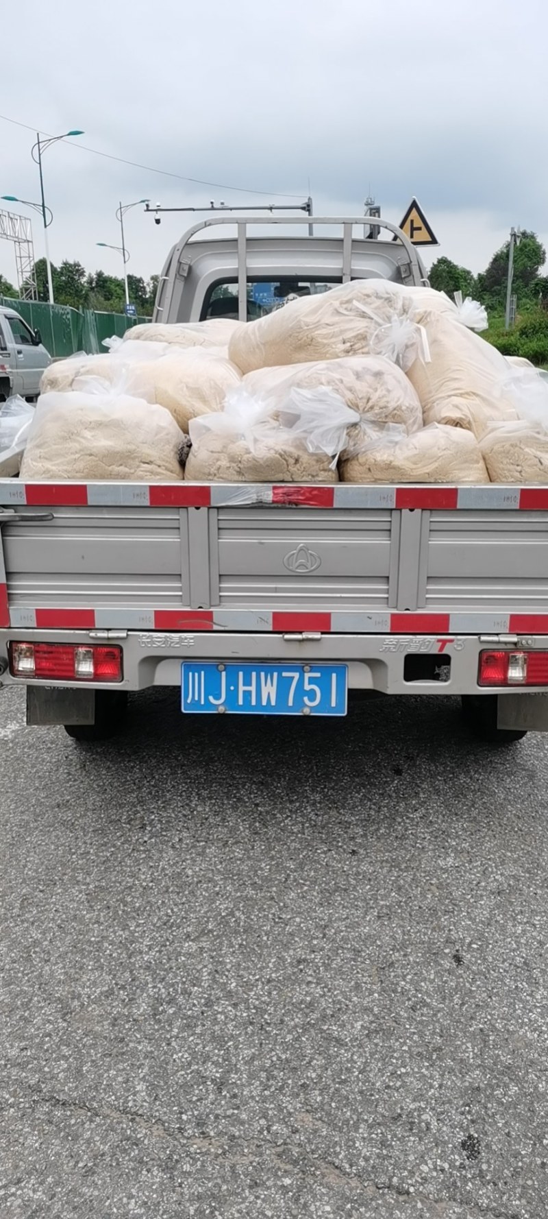豆渣发酵豆渣饲料喂牛喂猪喂羊喂鸭