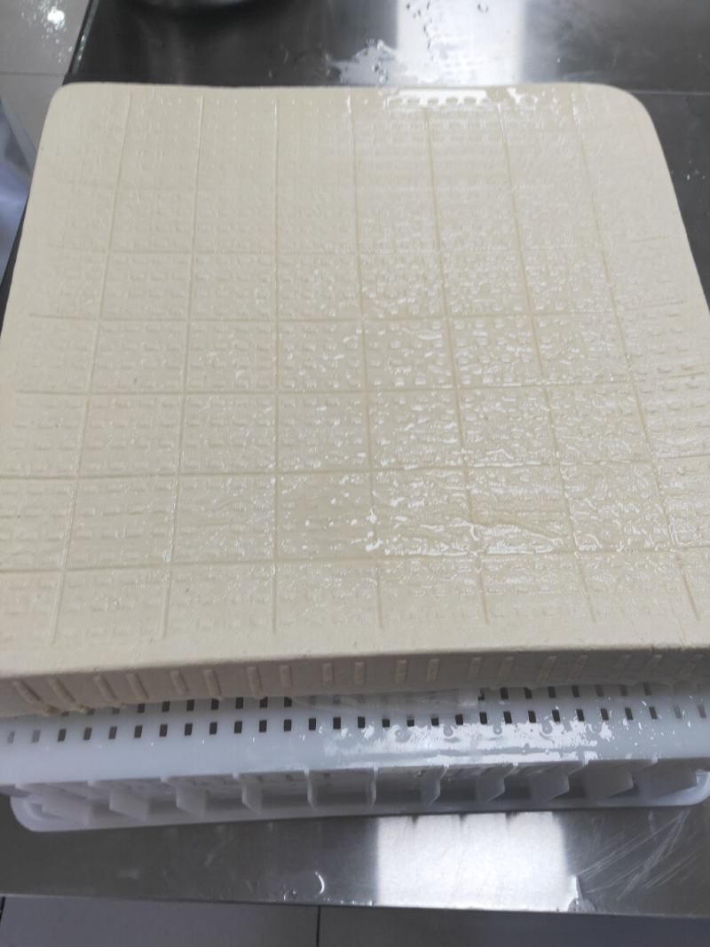 【热销】河北保定纯卤水豆腐地锅烧制货源充足味道鲜美