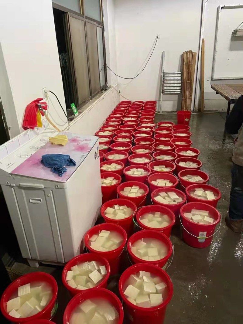 【热销】河北保定纯卤水豆腐地锅烧制货源充足味道鲜美