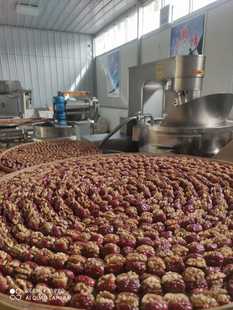 枣夹核桃甘肃美食特色甘肃玉门扶贫车间加工厂