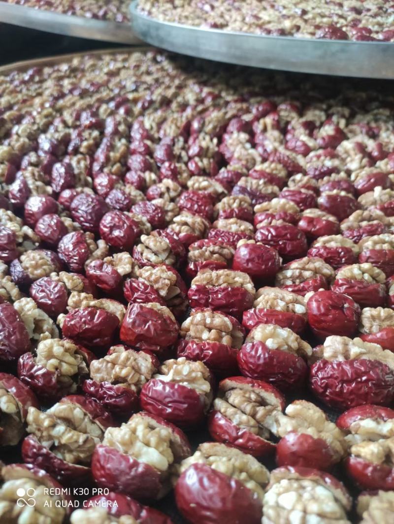枣夹核桃甘肃美食特色甘肃玉门扶贫车间加工厂