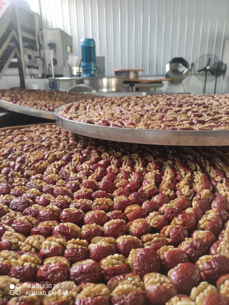 枣夹核桃甘肃美食特色甘肃玉门扶贫车间加工厂