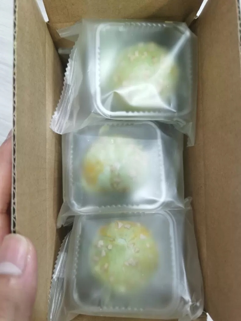 大嘴兄弟厂家直销流心蛋黄酥批发