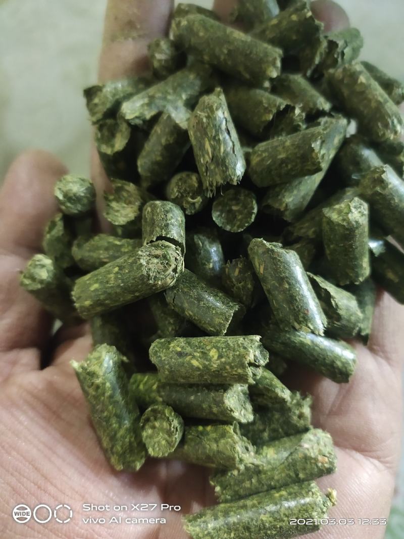 苜蓿草颗粒饲料批发头茬苜蓿草颗粒价格便宜产地生产销售