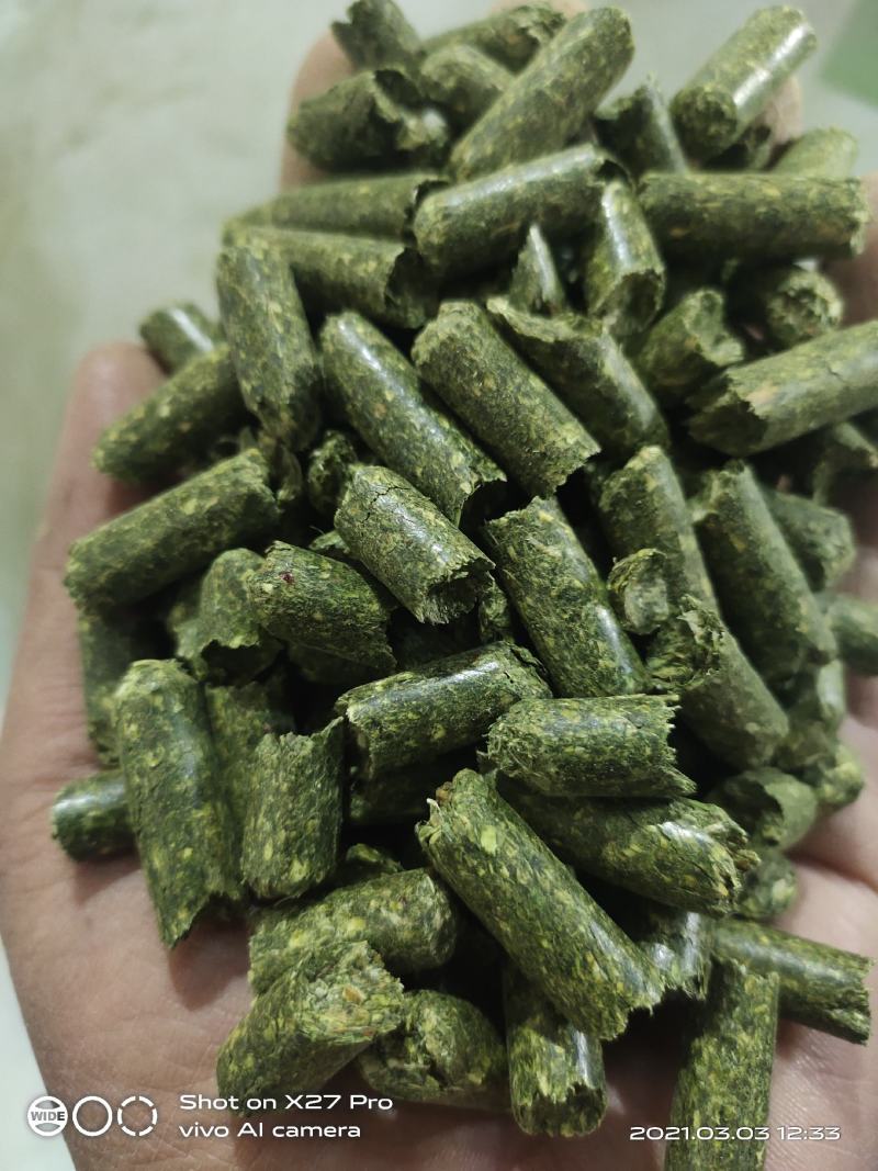 苜蓿草颗粒饲料批发头茬苜蓿草颗粒价格便宜产地生产销售