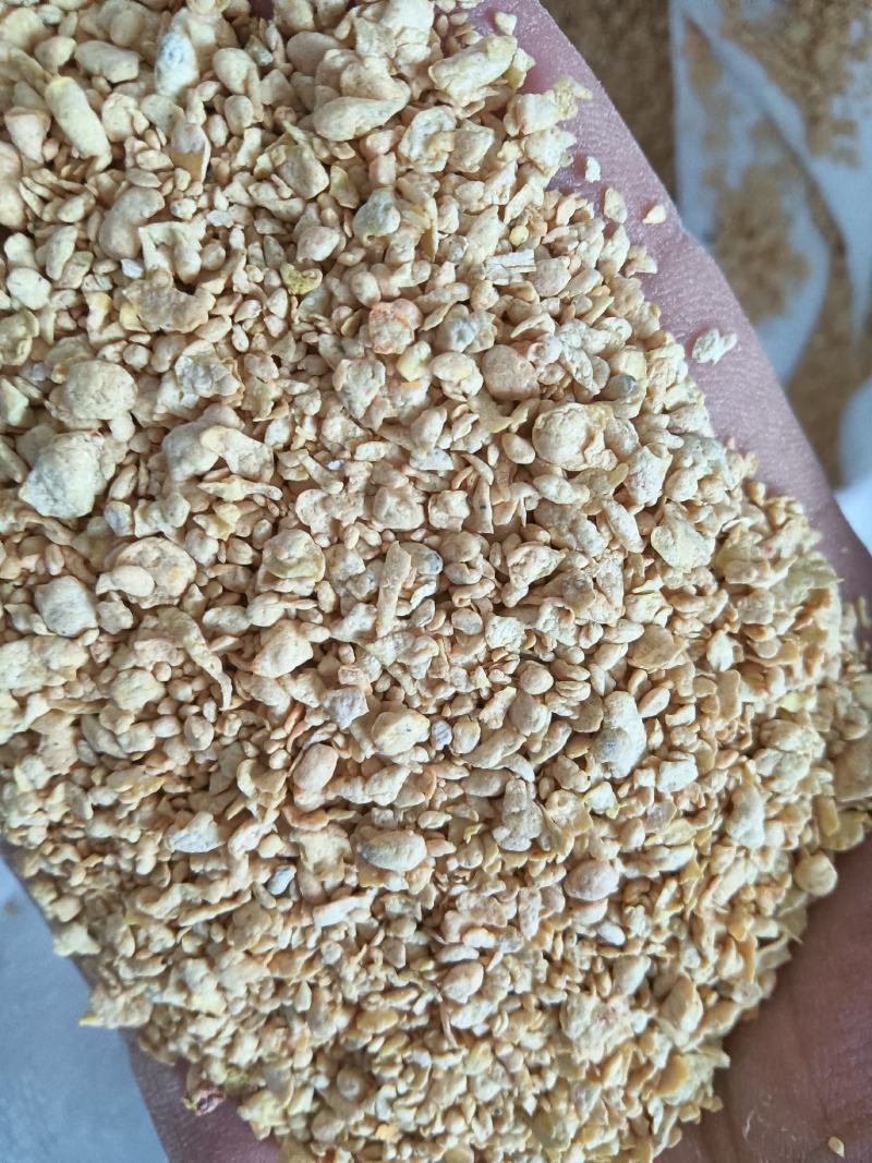 豆皮玉米喷胶合成小料适合鸡鸭鹅牛羊猪养殖。饲料添加。