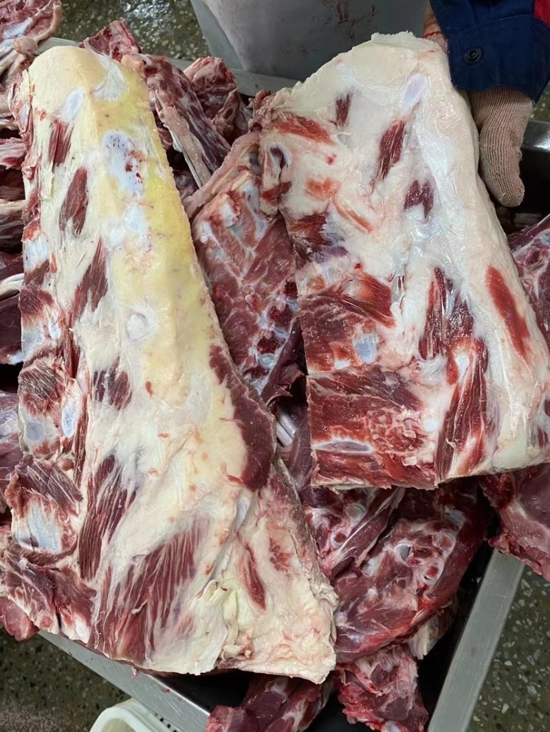 新鲜牛胸骨厂家直销，大量有货需要的请联系