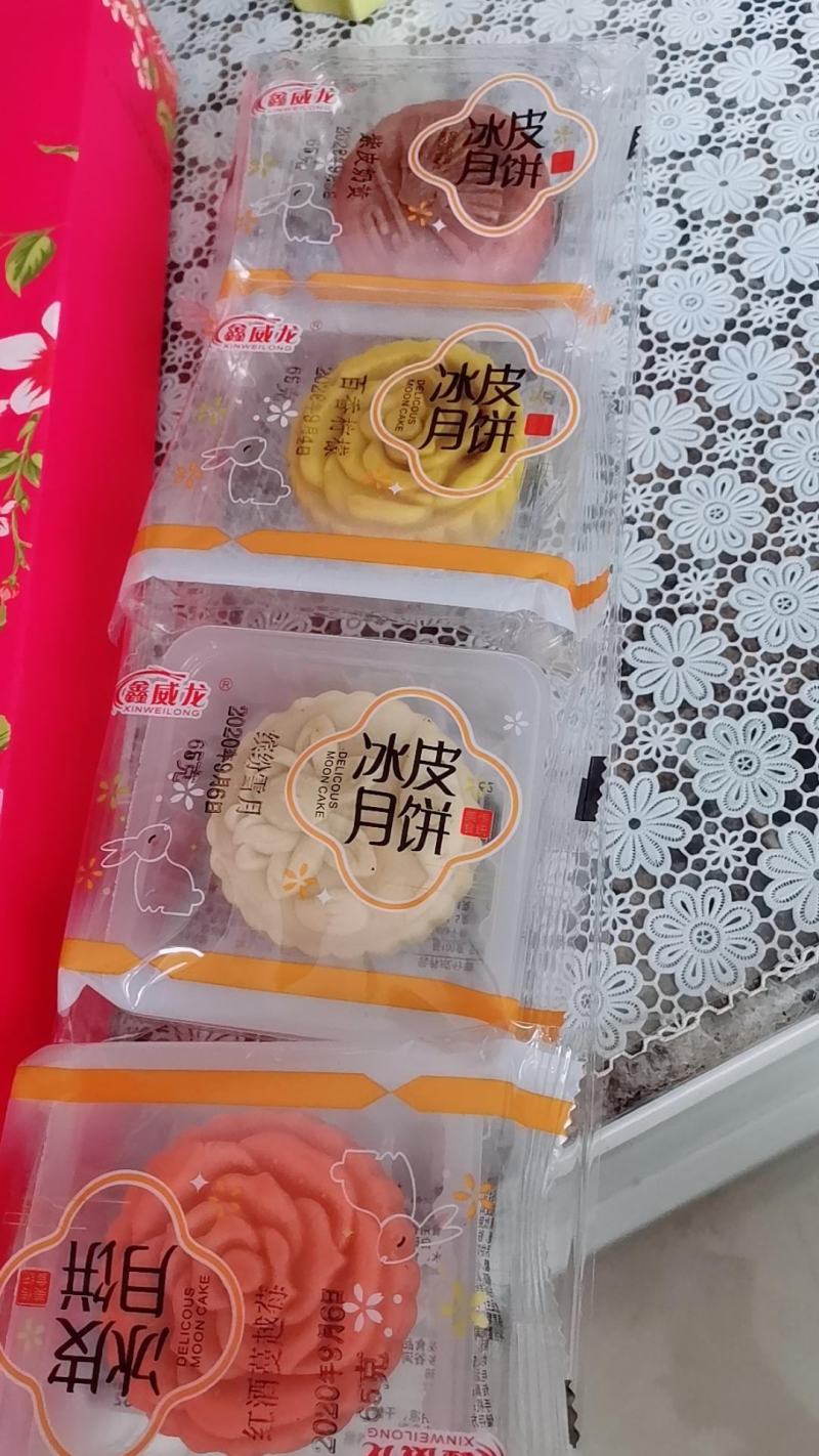 中秋月饼礼盒装月饼批发礼盒散装冰皮月饼五仁蛋黄团购送