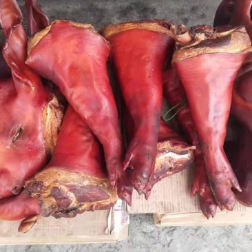 烟熏腊猪蹄农家柴火熏烤烟熏猪蹄炖汤饭店优选食材
