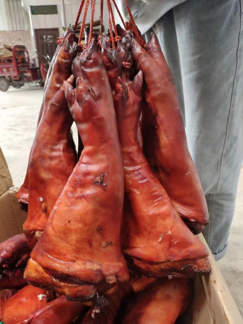 烟熏腊猪蹄农家柴火熏烤烟熏猪蹄炖汤饭店优选食材
