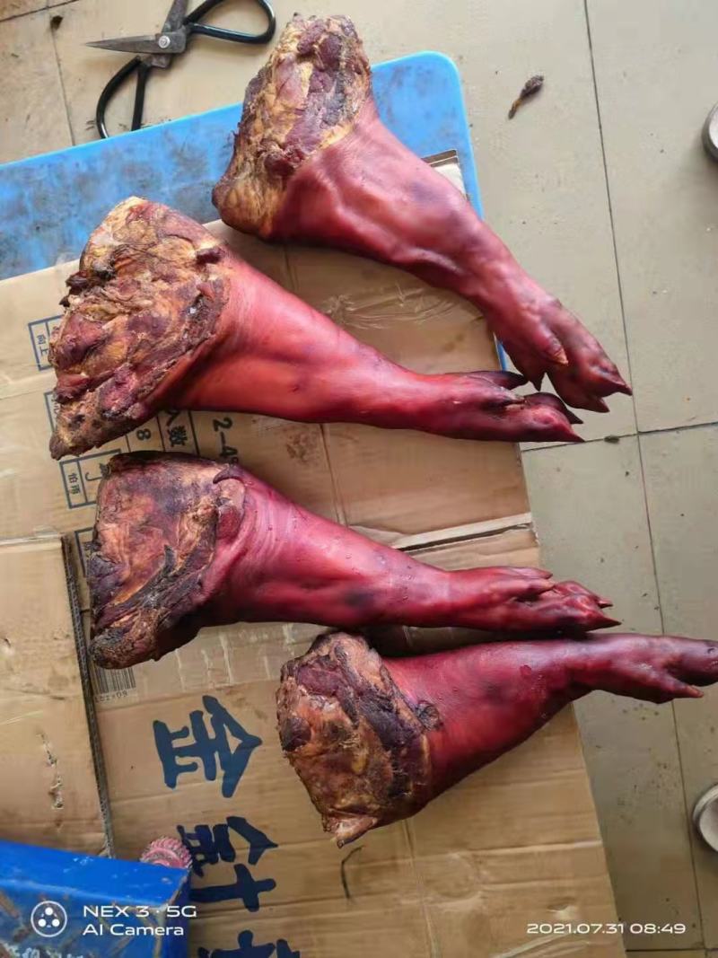 烟熏腊猪蹄农家柴火熏烤烟熏猪蹄炖汤饭店优选食材