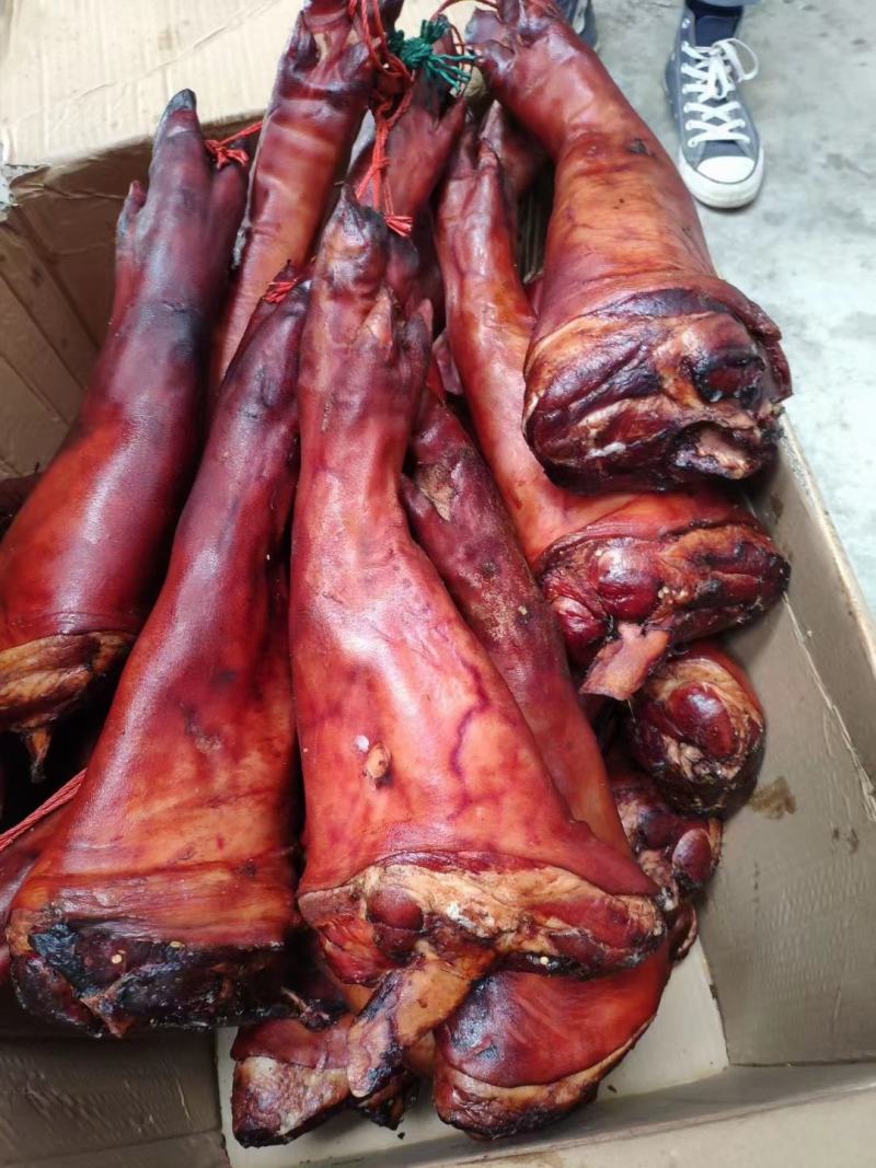 烟熏腊猪蹄农家柴火熏烤烟熏猪蹄炖汤饭店优选食材