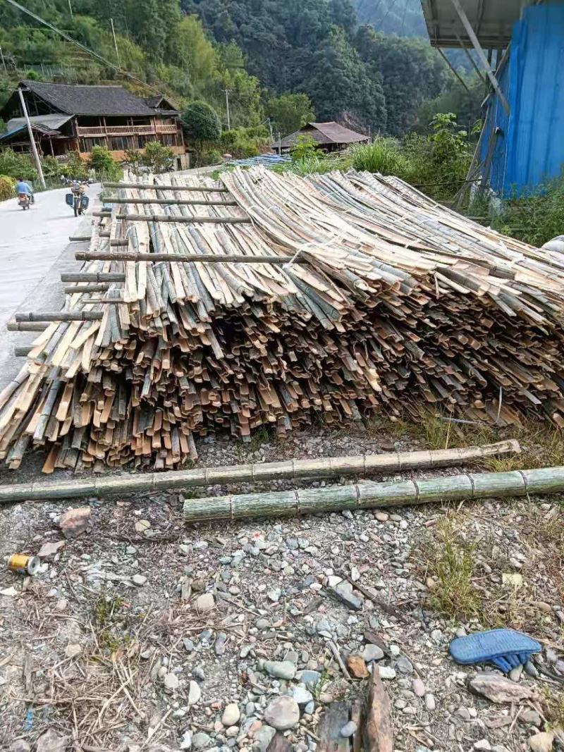 贵州楠竹，圆经二十厘米以上四十多厘米以下可以定制竹片