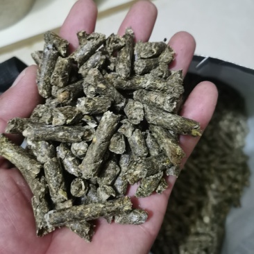 花生秧颗粒，牛羊养殖。