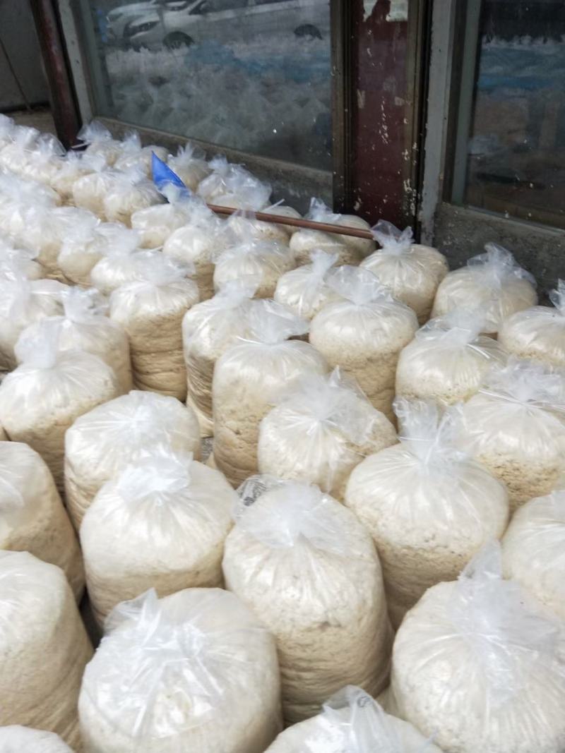 发酵豆渣厂家直销可降低养殖成本适用于鸡鸭鹅猪牛羊水产养殖