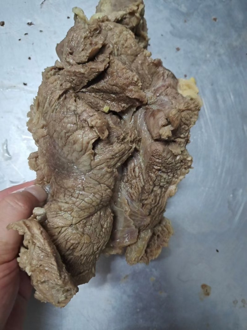 本厂大量生产熟牛肉，物优价廉质量保证，支持样品