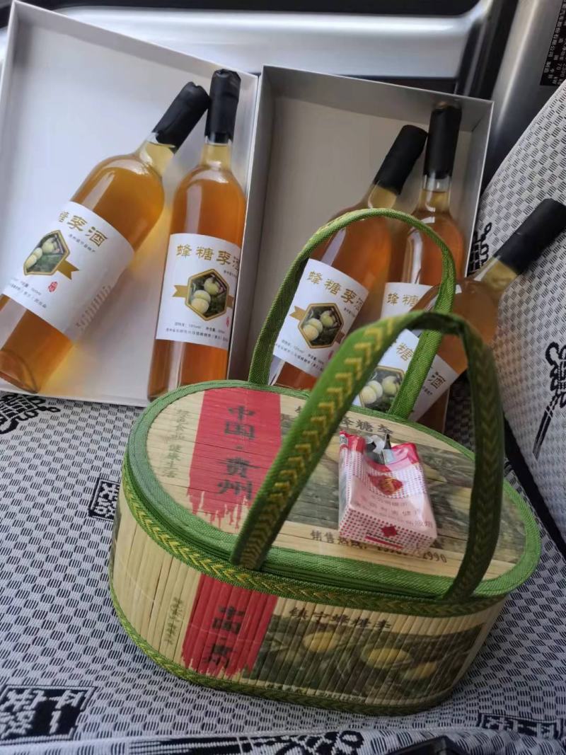 正宗六马蜂糖李酒自己粮制而成口感纯正味道巴适