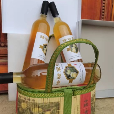 正宗六马蜂糖李酒自己粮制而成口感纯正味道巴适