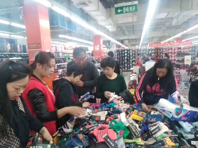 地摊，乡镇跑量袜子，一件660双，独立吊牌，实力供货