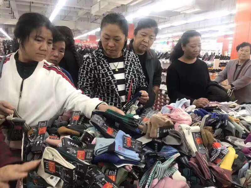 地摊，乡镇跑量袜子，一件660双，独立吊牌，实力供货