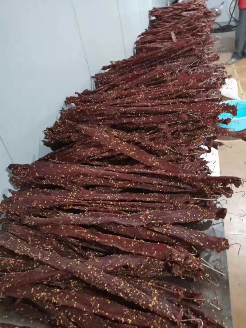 猪肉风干肉，麻辣味，五香味，味道纯正，价格美丽，品种齐全