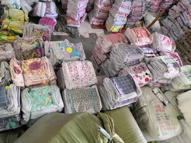 地摊跑量枕头套包边乡镇床上用品展会床单被套厂价