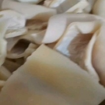 水牛皮，无油无毛根我们可以按照您的要求加工生熟度常年供货
