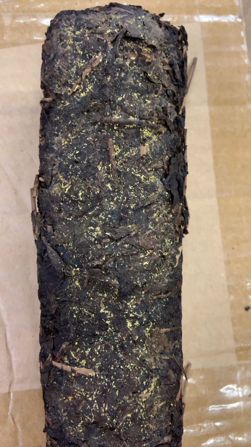 金花茯砖是黑茶里面长金花，也就是黑茶里面有一种益生菌，对什…