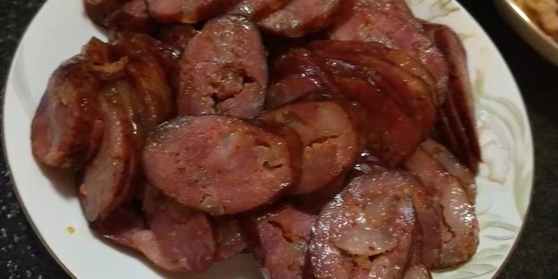 香肠农家自制烟熏腊肠，经过72小时的烘干口味更香保证纯肉