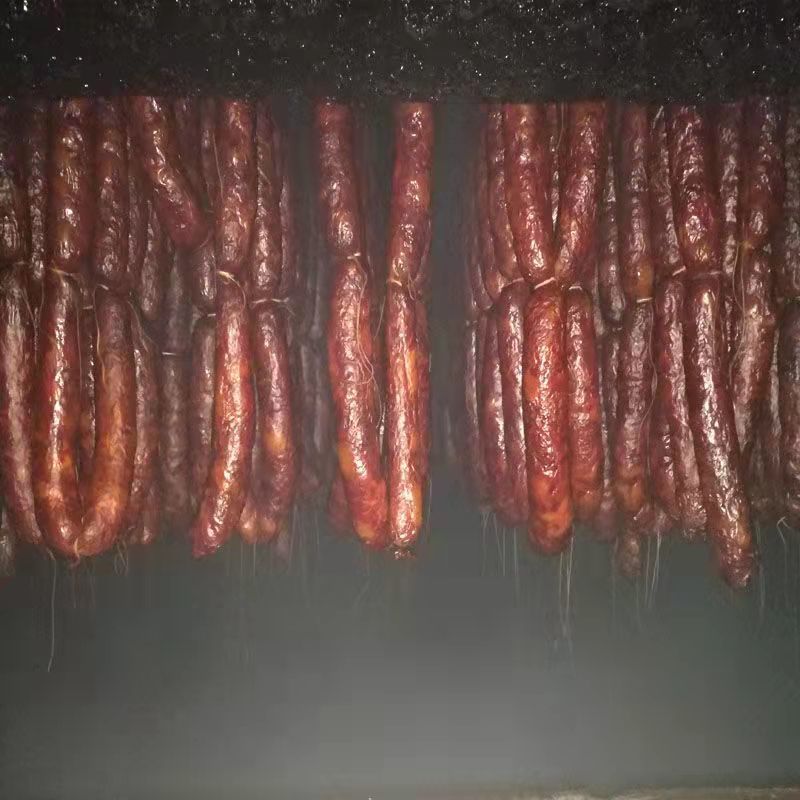 香肠农家自制烟熏腊肠，经过72小时的烘干口味更香保证纯肉