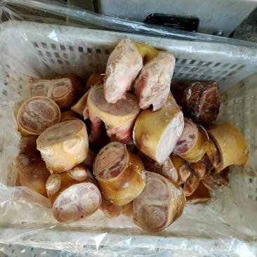 牛蹄切块干净卫生价格便宜美味可口有需要的联系