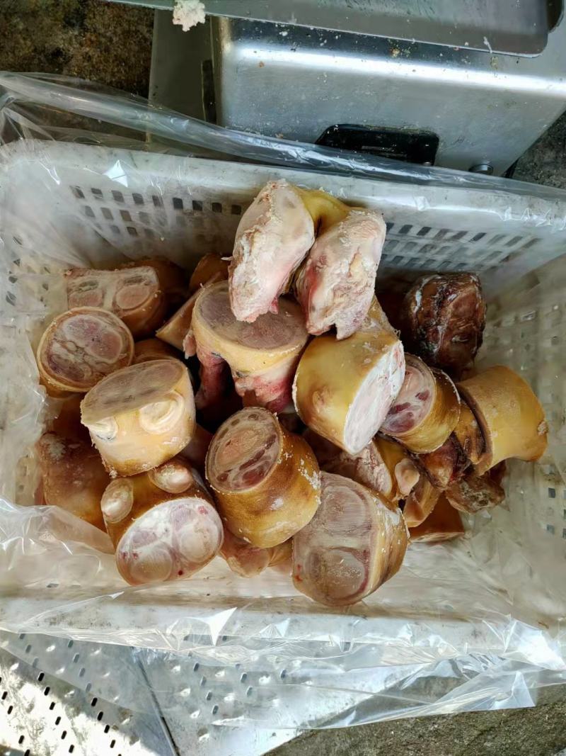 牛蹄切块干净卫生价格便宜美味可口有需要的联系