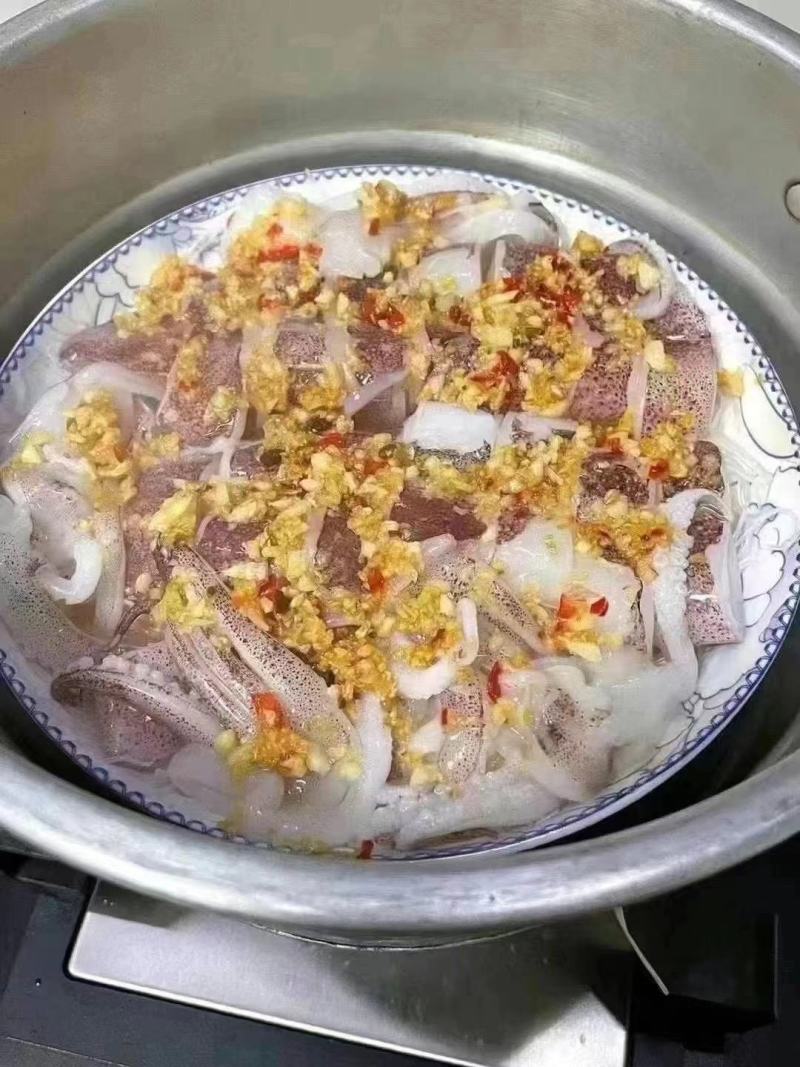 海钓新鲜本港鱿鱼筒味道鲜美，生鲜店小区团购好食材