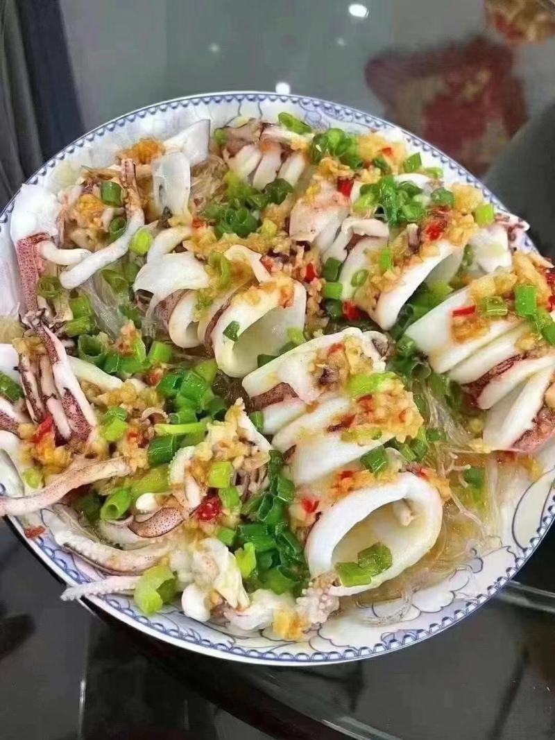 海钓新鲜本港鱿鱼筒味道鲜美，生鲜店小区团购好食材