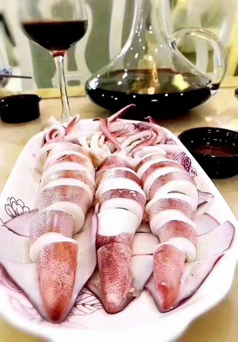 海钓新鲜本港鱿鱼筒味道鲜美，生鲜店小区团购好食材