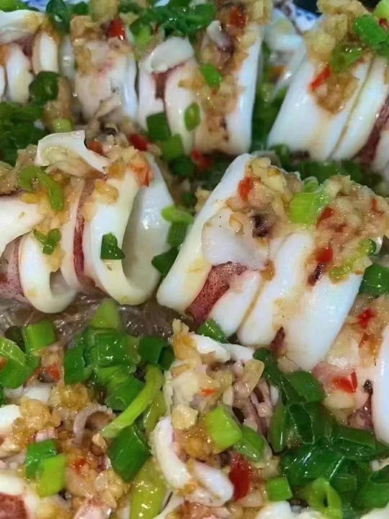 海钓新鲜本港鱿鱼筒味道鲜美，生鲜店小区团购好食材