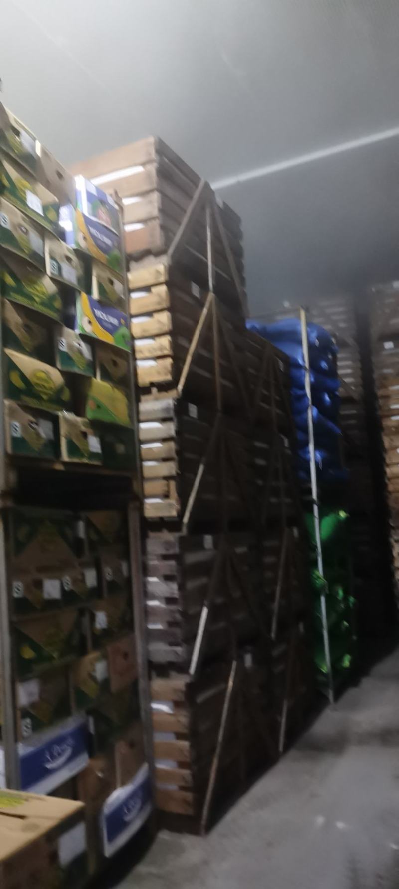 红富士苹果（高残），价格很低，质量好，色泽口感棒。