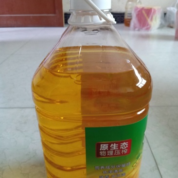 物理冷榨核桃油，保证核桃的原有品质，营养丰富