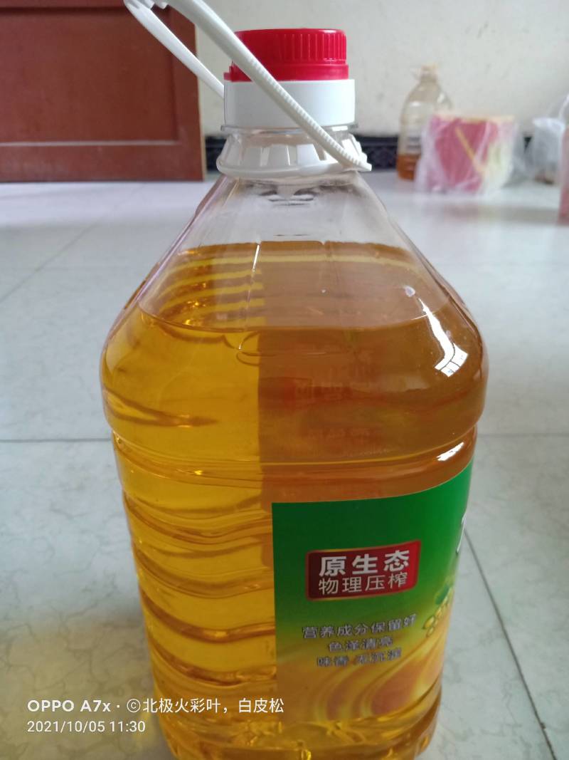 物理冷榨核桃油，保证核桃的原有品质，营养丰富