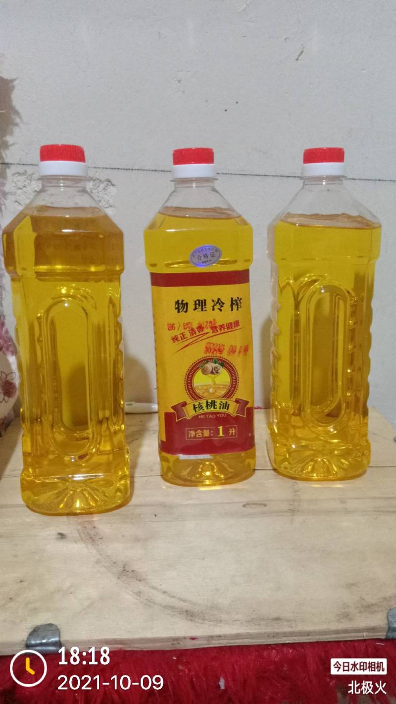 物理冷榨核桃油，保证核桃的原有品质，营养丰富