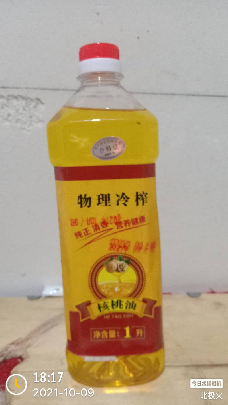 物理冷榨核桃油，保证核桃的原有品质，营养丰富