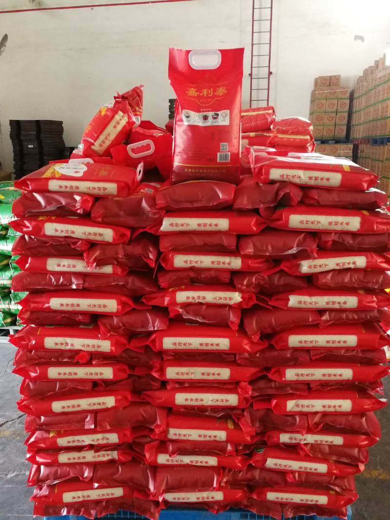 批发东北大米各种规格，可供食堂，超市，粮店欢迎洽谈！