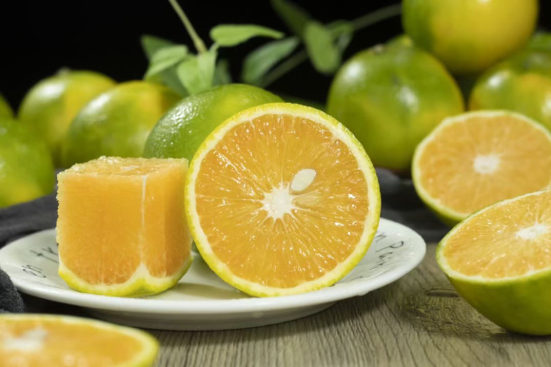 云南冰糖橙🍊皮薄，汁多，口感酸甜适口。维C多，可榨汁