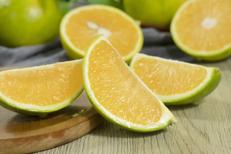 云南冰糖橙🍊皮薄，汁多，口感酸甜适口。维C多，可榨汁