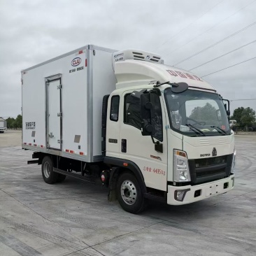 重汽豪沃冷藏车