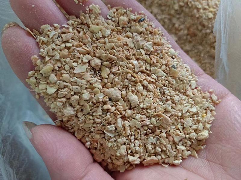 豆粕，高蛋白专用于饲料厂，养殖场育肥专用各种牲畜育肥！