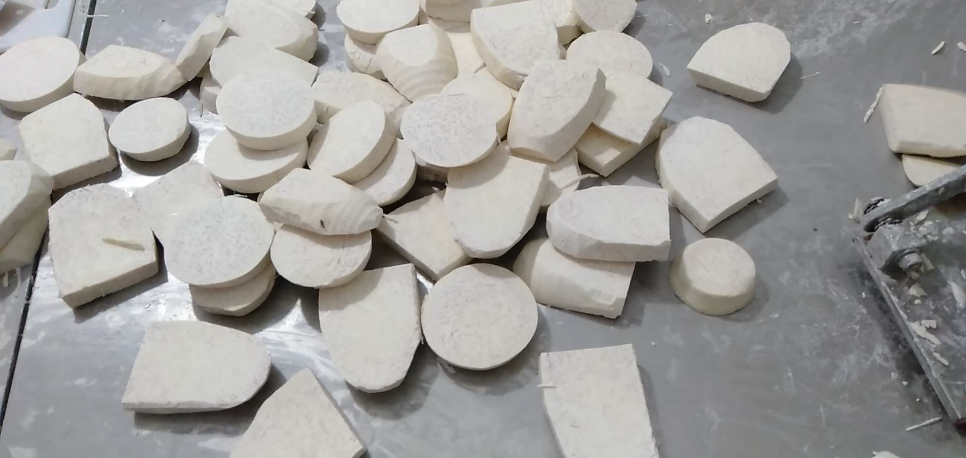 切开的荔浦芋头储存前后对比图