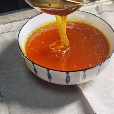 野生土蜂蜜，一年只取一次，或者两年取一次