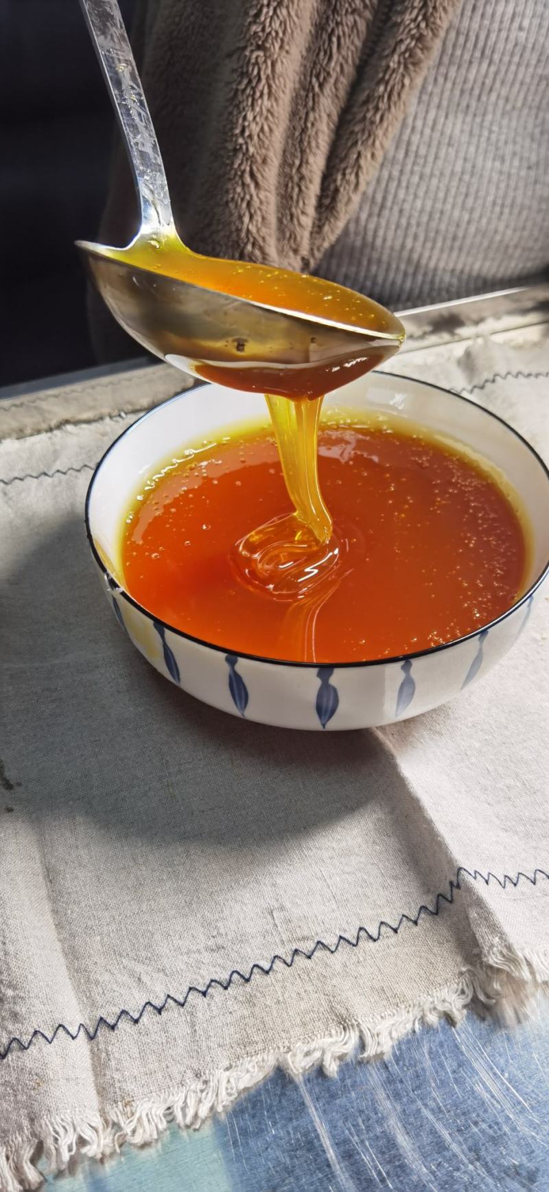 野生土蜂蜜，一年只取一次，或者两年取一次